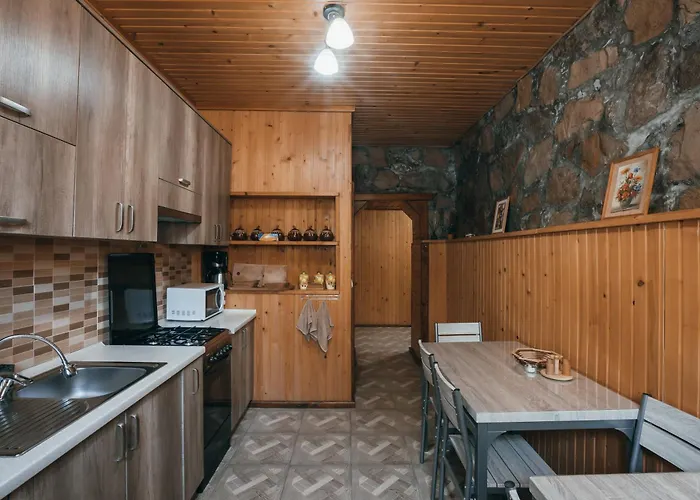 бескид Konukevi *